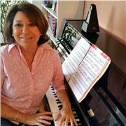 PROFESORA SUPERIOR DE PIANO Y LENGUAJE MUSICAL